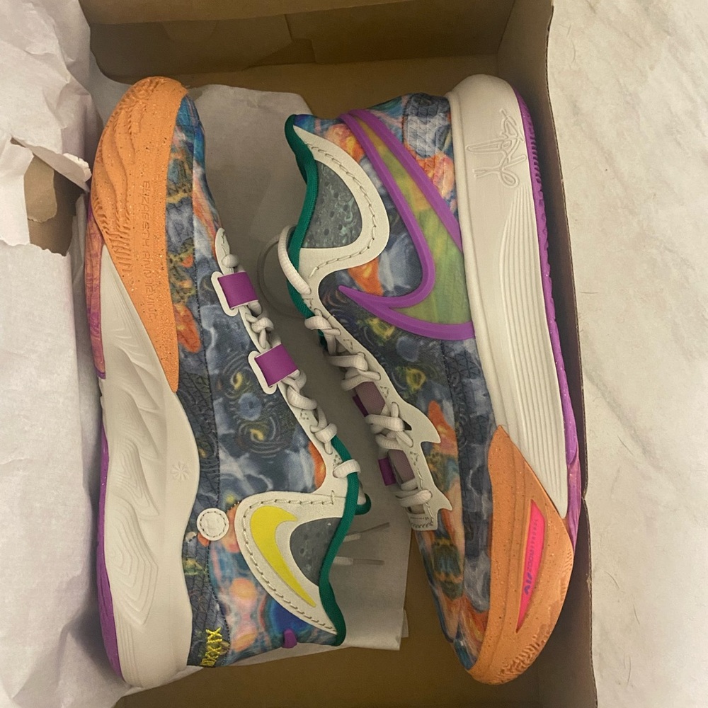 Nike Kyrie 8 light bone/yellow strike